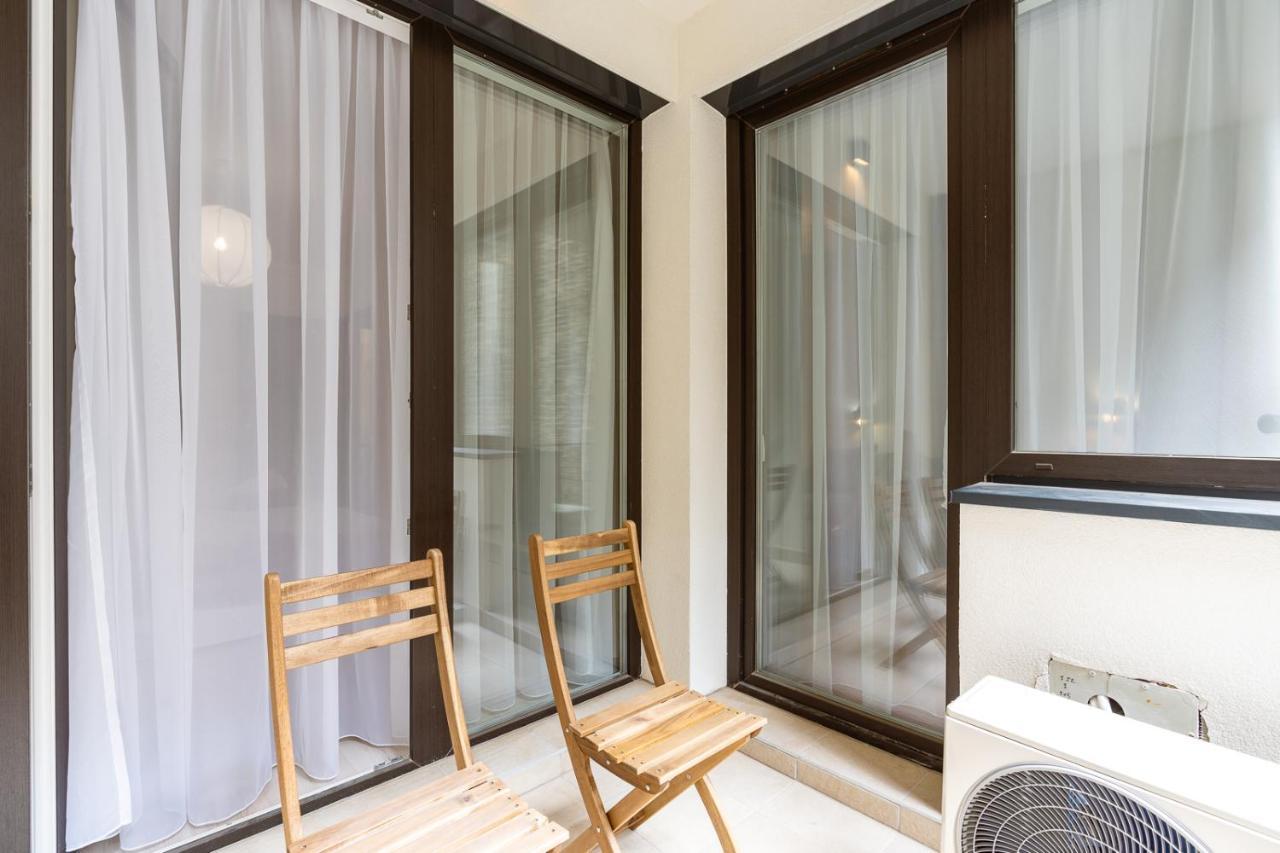 Modern & Newly Built With Private Garage Apartament *