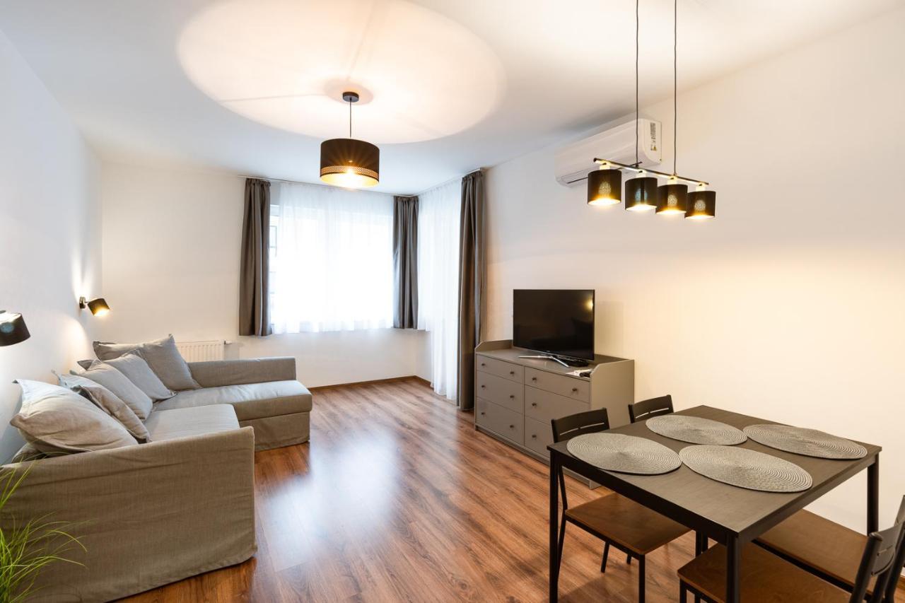 Modern & Newly Built With Private Garage Budapeszt
