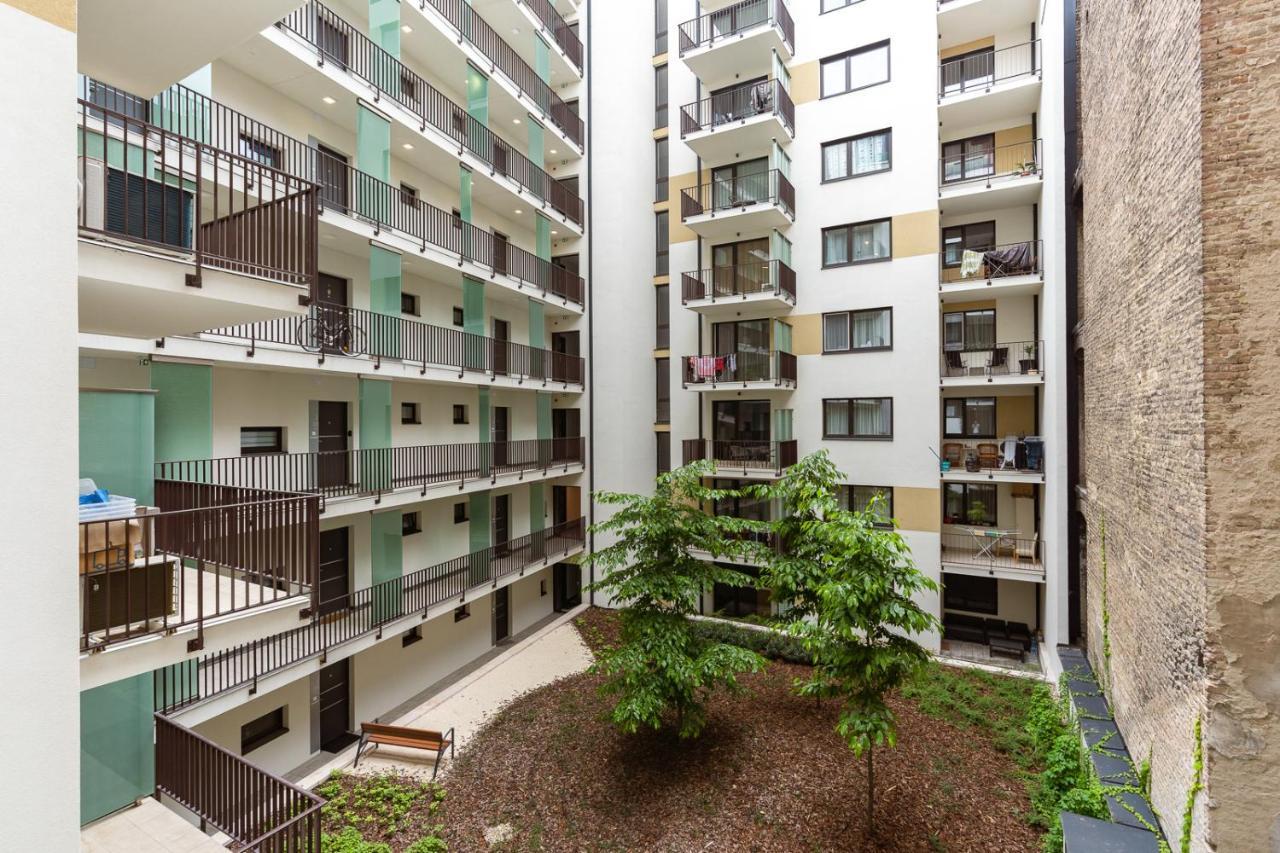 Modern & Newly Built With Private Garage Apartament