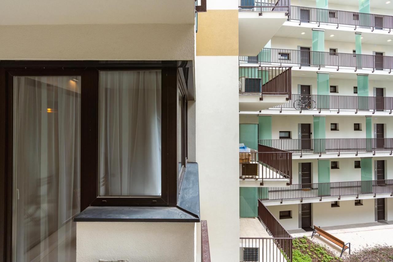 Modern & Newly Built With Private Garage Budapeszt