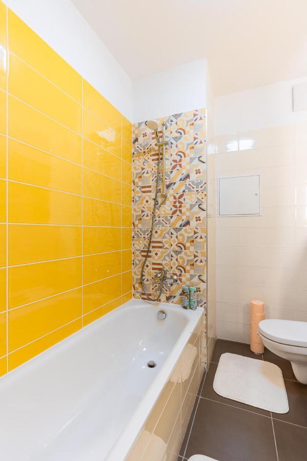 Apartament Modern & Newly Built With Private Garage